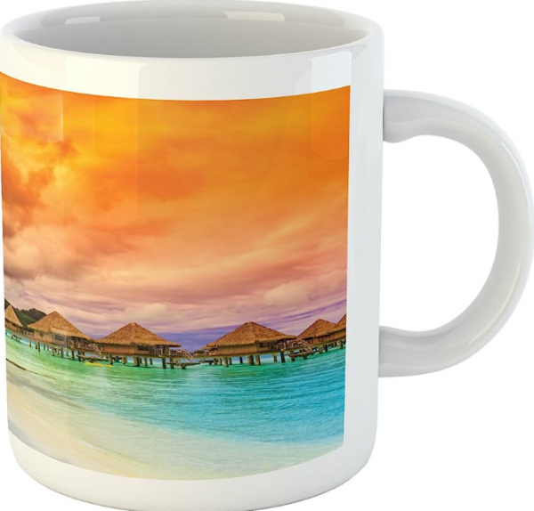 Mug dengan gambar alam yang indah seperti pemandangan pantai atau pegunungan